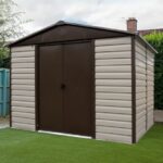 Abri de jardin métallique beige et marron 11,39 m² + kit d'ancrage inclus - YARDMASTER